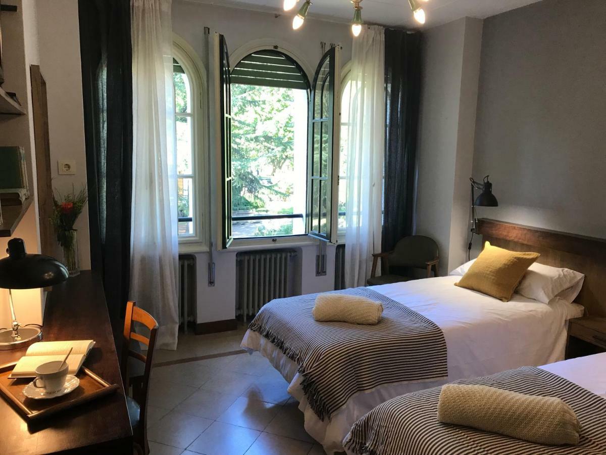 Espectacular Casa Chateau En El Centro De Olot Extérieur photo